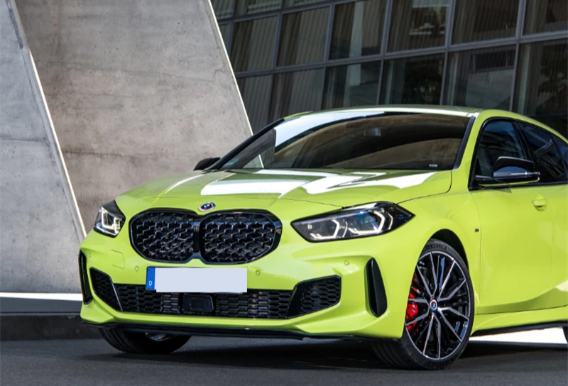 1 Series F40 - Gloss Black Front Kidney Grille | 2019-2025